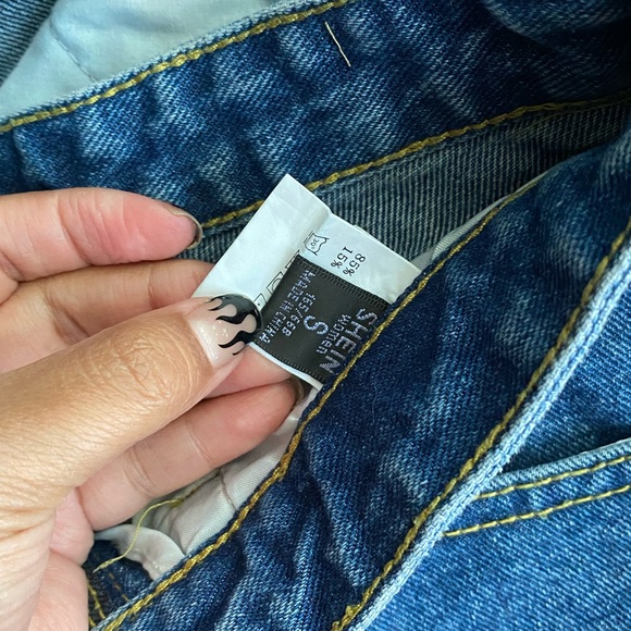 Shein High Rise Shorts - Picture 3 of 3